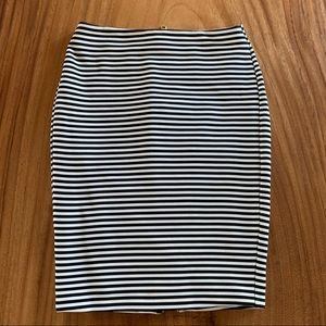 NWOT GUESS PENCIL SKIRT